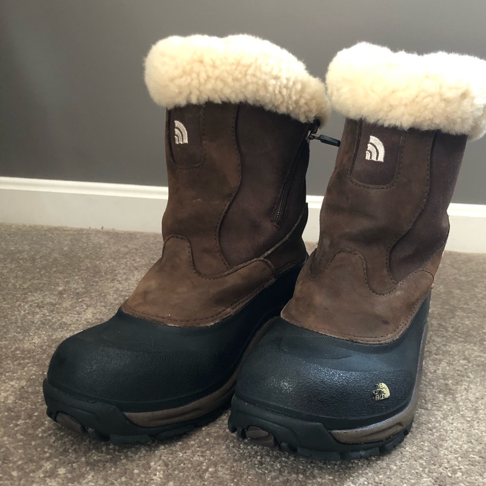 The North Face women’s winter boot US 8.5